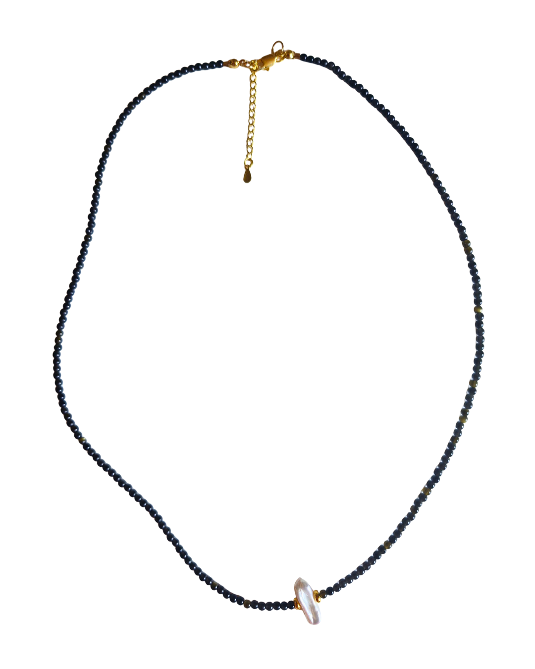 Collar completo sobre fondo blanco