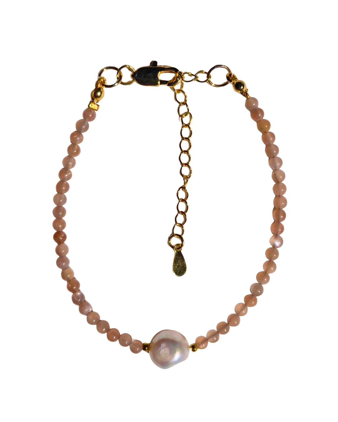 Pulsera en fondo blanco