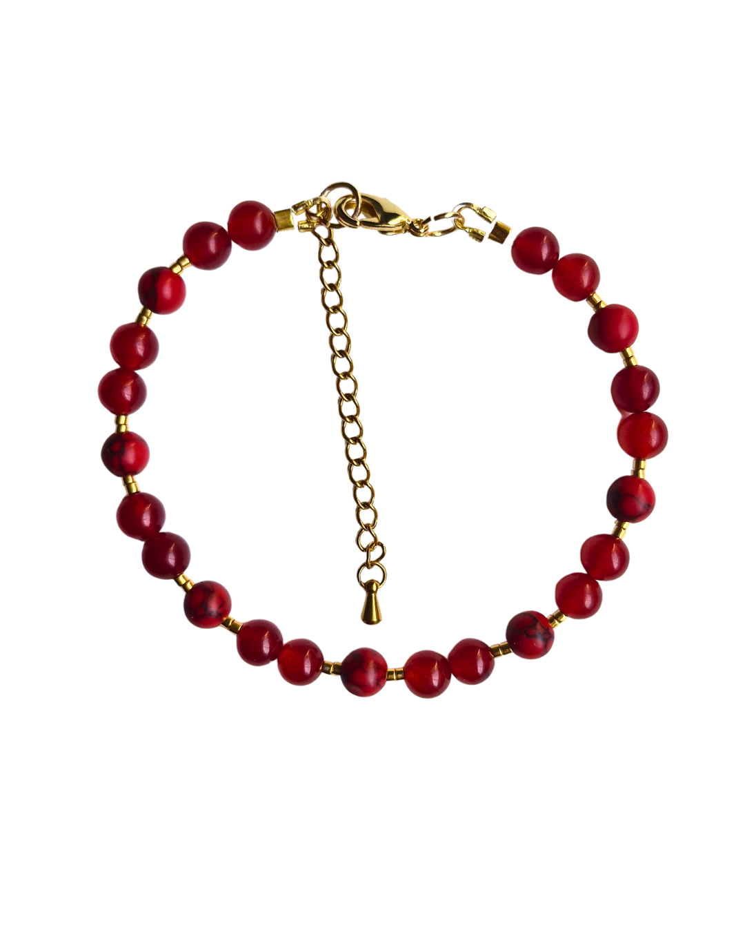 Detalle de piedras Cornalina y Howlita roja con cuencas Miyuki oro 24k