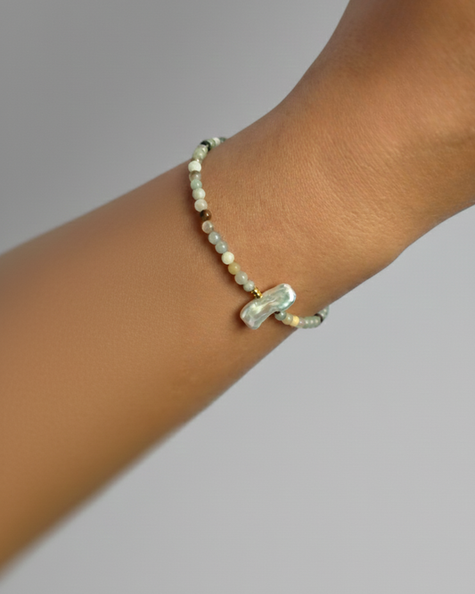 Pulsera en modelo
