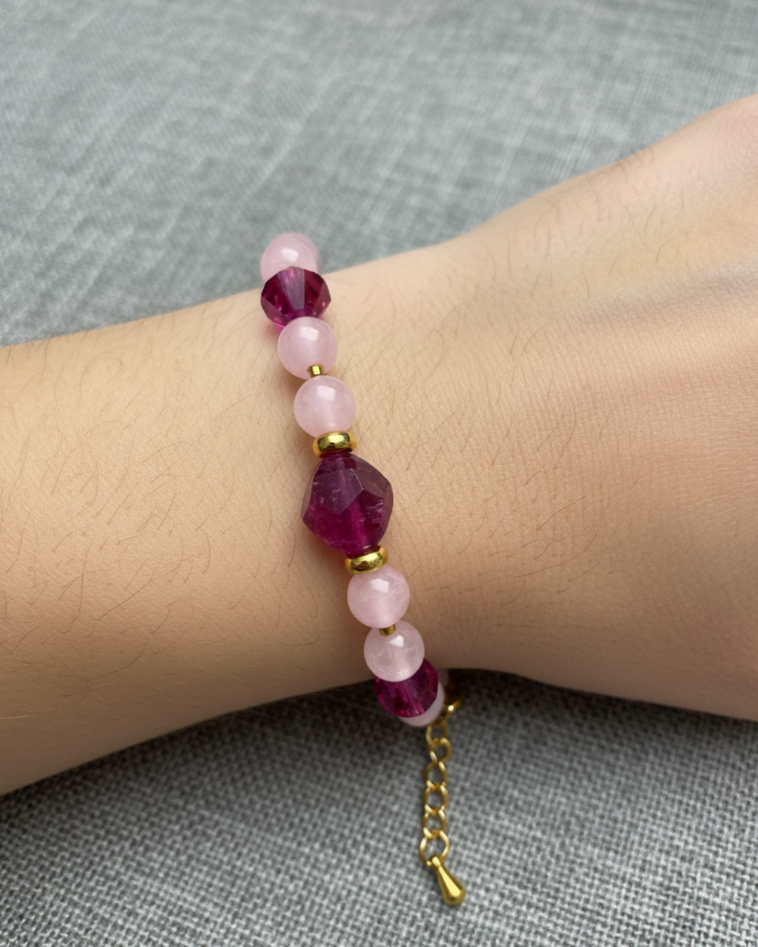 Pulsera Rêve Rosé de turmalina, cuarzo rosado y cristal fucsia con oro 24k - PIERRE & CHAÎNE
