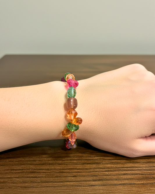 Pulsera de abalorios acrílicos transparente y cuarzo.