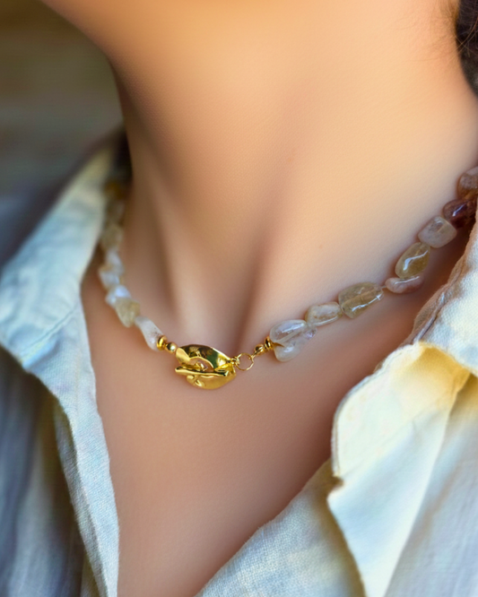 Collar de citrino claro MENTHE con detalles en oro 18k