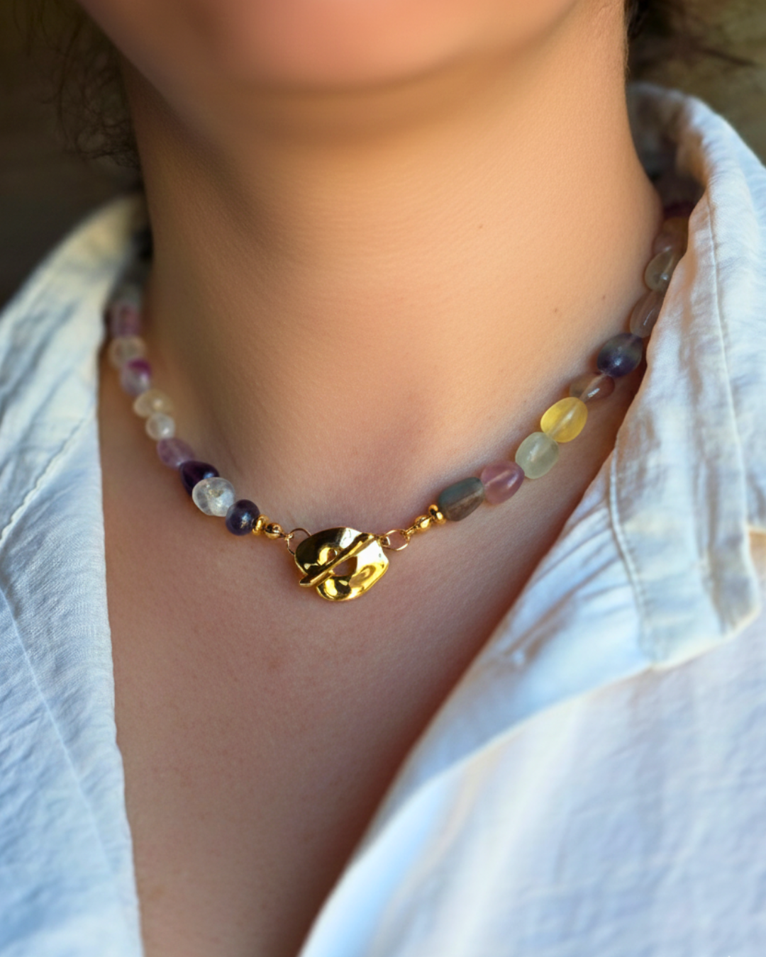 Collar de fluorita multicolor ARC-EN-CIEL con detalles en oro 18k