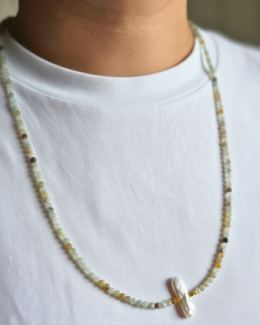 Collar puesto en modelo