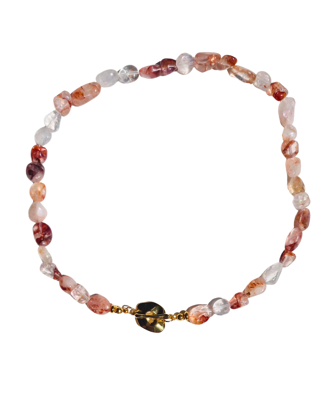 Detalle de cuentas de cuarzo hematoide con inclusiones de hematita en tonos rojo y naranja