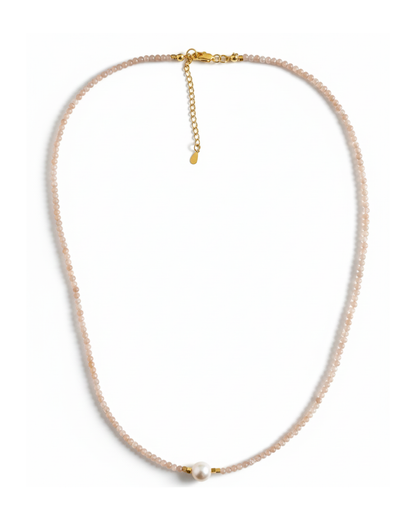 Collar completo sobre fondo blanco