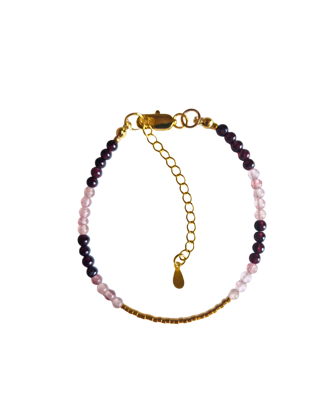 Pulsera en fondo blanco