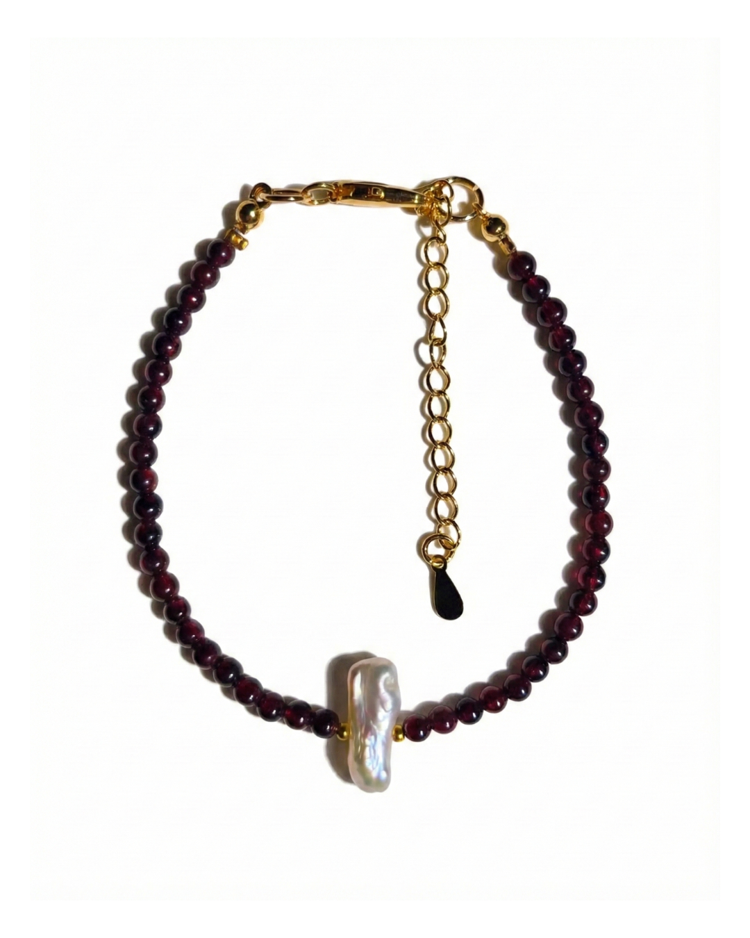 Pulsera en fondo blanco